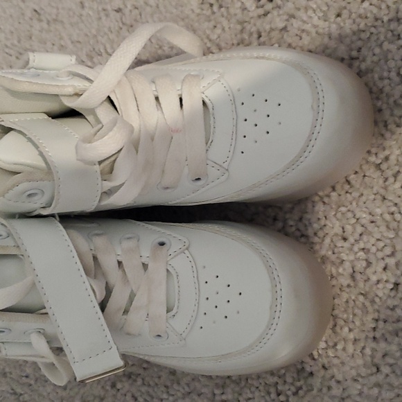 Kids white LED lite up sneakers size 29 concert to size 12 - Picture 6 of 8